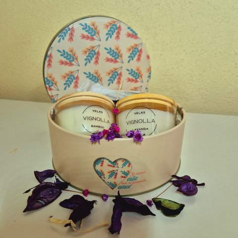Dia Das Mães Kit Lata com 2 Velas Aromáticas com 90 Gramas:lata Coração Creme Mãe