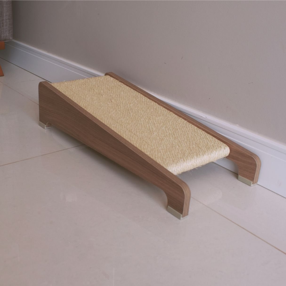 Arranhador Gato Piso Inclinado Corda Sisal em Mdf Amadeirado - 5