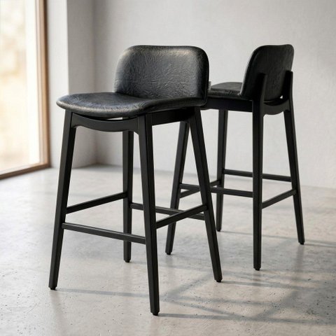 Kit 02 Banquetas Altas Arabella Madeira Maciça Estofada Encosto Curvo Facto All Black - Desk Design