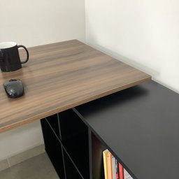 Escrivaninha Ergonômica e Atemporal em L com 8 Nichos para Armazenamento Nero  - 8