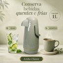 Ver imagem 5 de Garrafa Térmica Valentina 1L Verde Sage com Pressão e Detalhes Dourados