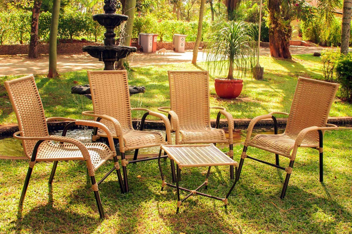 Jogo de Mesa com 4 cadeiras de Madeira para Jardins Piscinas