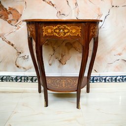 Mesa Auxiliar Meia Lua 74x60x30cm - Clássica com Toque de Requinte para Seu Lar - Refina Seu Ambient - 2