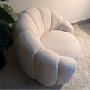 Ver imagem 6 de Poltrona Decorativa Curva Orgânica Serena Bouclê Bege - Montanari'S Decor