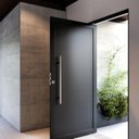 Ver imagem 1 de Porta de Alumínio Pivotante Lambri 215x105cm com Puxador de 80cm Lucasa Ideale Abertura Direita Preto