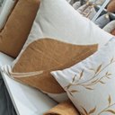 Ver imagem 5 de Capa Almofada Linho Bordada Folha Bege 50x50cm