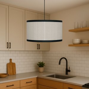 Lustre Lotus Pendente em Palha Indiana e Couro Sintético:preto