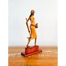 Escultura Mulher com Cabaça - Mestre Carlos B - Sertânia - Decoração Madeira - 3