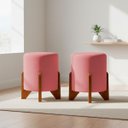Ver imagem 1 de Kit 2 Puffs Decorativos Eloah Suede Redondo Assento Extra para Sala Quarto Pufe com Pés de Madeira