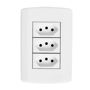 3 Tomadas 2p+t 10a 250v com Placa 4x2 Pluzi Pluzie:branco