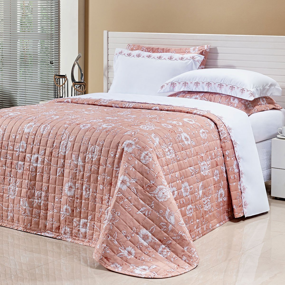 Colcha Floral Salmão Queen Size Micro Percal Peletizado 200 Fios 3 Peças