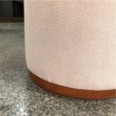 Ver imagem 4 de Puff Barcelona Decorativo com Linho Bege e Base Madeira Tna Decor