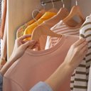 Ver imagem 7 de Kit 12 Cabides de Madeira Claro Marfim Verniz Alta Qualidade