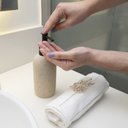 Ver imagem 2 de Porta Sabonete Líquido de Resina Oval Areia 265ml - Oikos