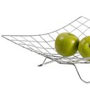 Ver imagem 3 de Fruteira de Mesa Cromada com Pedestal Cesto para Frutas Aramado Quadriculada Utimil