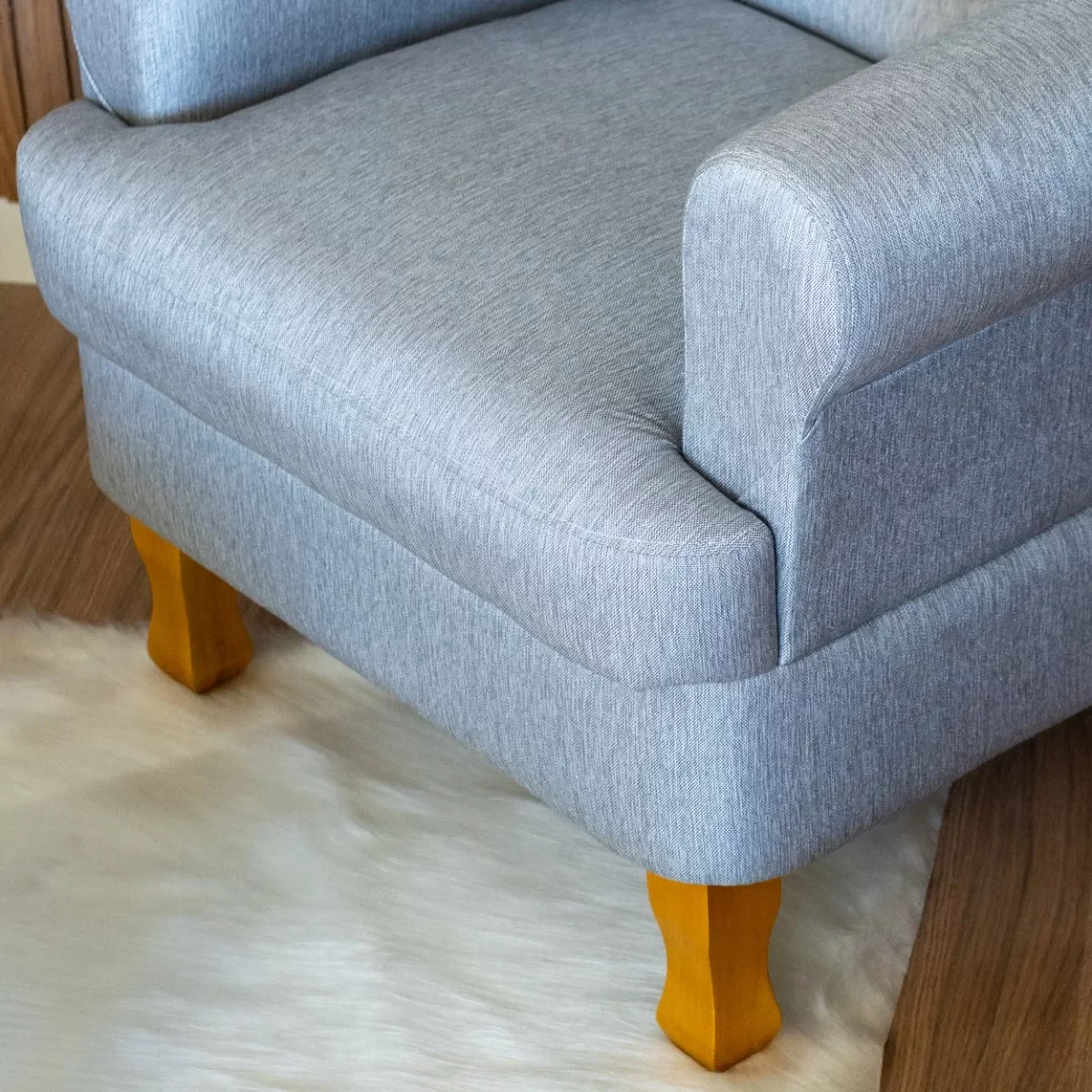 Ver imagem 7 de Poltrona de Amamentação Fixa com Pés de Madeira e Puff Baú Linho Cinza Xodó - Harmônica Móveis