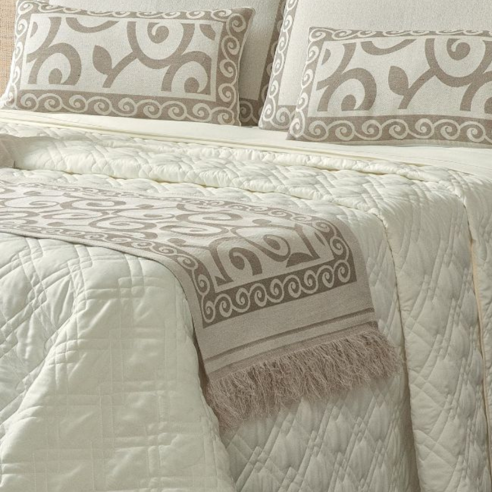 Xale Peseira Decorativo com Franja Turin Jacquard Estampado Arabesco Bege