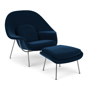 Poltrona Womb Chair com Puff Base Inox Veludo Azul Marinho