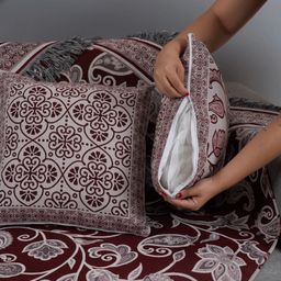 Kit 5 Peças Xale para Sofá 1,35x1,35m com Almofadas Cheias Dupla Face Grécia Jacquard Cor Vinho - 6