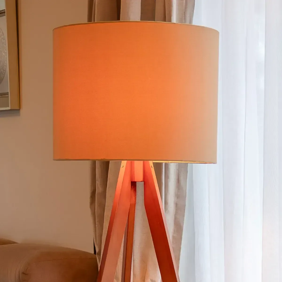 Ver imagem 5 de Abajur de Chão com Tripé Moderno e Cúpula de Linho Caqui