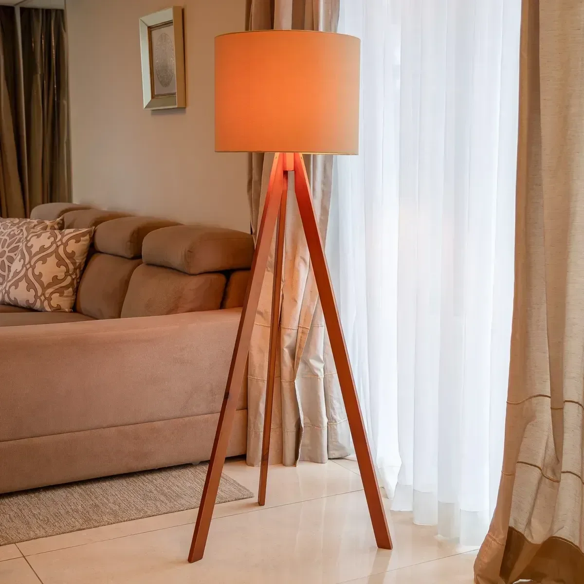 Abajur de Chão com Tripé Moderno e Cúpula de Linho Caqui - 6