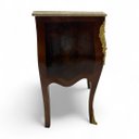 Ver imagem 4 de Cômoda Bombê Clássica com Tampo em Mármore 3 Gavetas 72x39x64cm