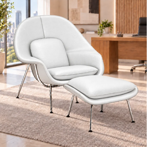 Poltrona Womb Chair com Puff em Couro Ecológico Branco