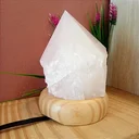 Ver imagem 2 de Luminária Ponta Quartzo Rosa - Base Madeira Clara - Bivolt