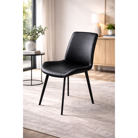Cadeira de Jantar Basic Preta Couro Estofada