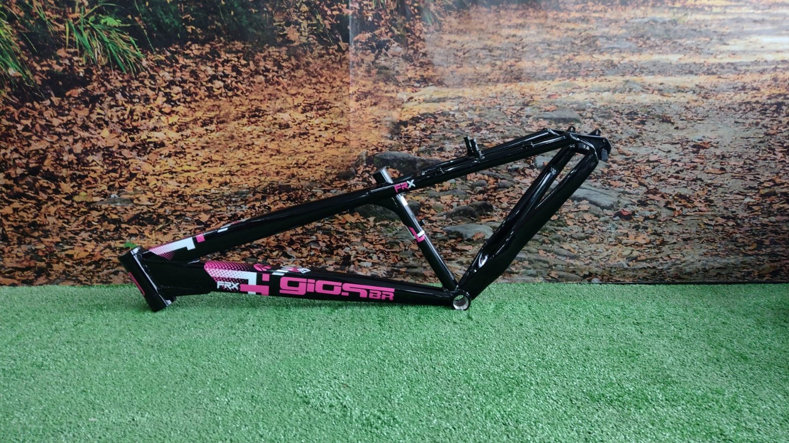 Quadro Gios Br Frx Aro 26 Alumínio Preto/Rosa | MadeiraMadeira
