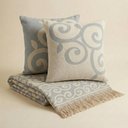 Ver imagem 4 de Kit Manta e Almofadas Decorativas para Sofá Arabesque Azul Nevoa - Nexta Casa
