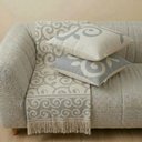 Ver imagem 1 de Kit Manta e Almofadas Decorativas para Sofá Arabesque Azul Nevoa - Nexta Casa