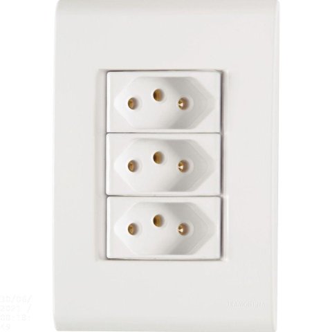 Conjunto 4x2 com 3 Tomadas 2p+t 10 a 250 V Tramontina Liz Branco Tramontina