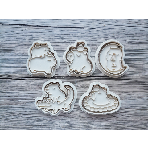Kit 5 Cortadores de Biscoito Capivara Fofa com Crocodilo de Maçã