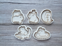 Ver imagem 1 de Kit 5 Cortadores de Biscoito Capivara Fofa com Crocodilo de Maçã