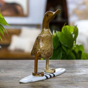 Escultura Pato Surfista em Bambu Importado de Bali - 25cm
