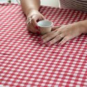 Ver imagem 5 de Toalha de Mesa Redonda Xadrez Vermelha Tecido Nobre - 4 Lugares