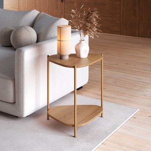 Mesa Lateral de Apoio Orgânica Artesano 45 Cm (largura) em Mdp Hanover (mel) e Pés em Aço Dourado