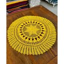 Ver imagem 1 de Toalha de Mesa Redonda Primavera Lisa Polipropileno 60cm Amarelo Primavera Edições
