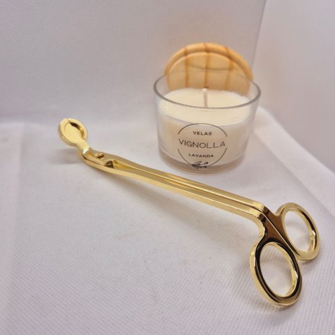 Tesoura para Cortar Pavio de Vela e Vela Aromática 90gr:dourada