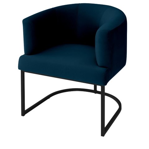 Poltrona Decorativa Arredondada Emi Base de Ferro Preto Fosco em Veludo Azul Estofama