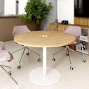 Ver imagem 1 de Mesa de Reunião Redonda 110cm com Plug Tomada F5 Office Cor:macadâmia com Branco