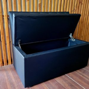 Poltrona Booth com Baú Cor Preto Orei Capitone