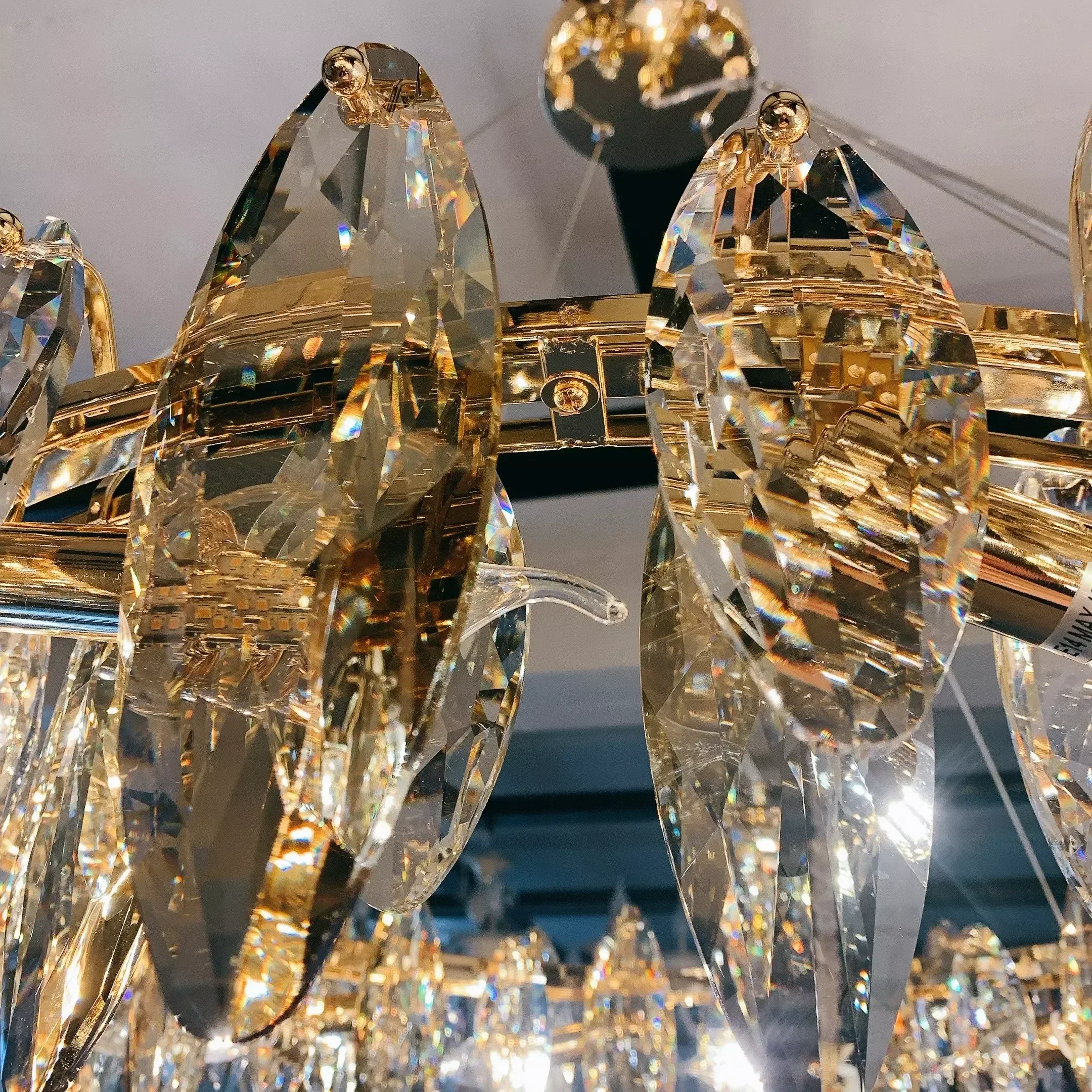 Ver imagem 2 de Pendente/lustre Atenas Metal Dourado com Cristais K9 Transparentes e Champagne 12 Lâmpadas E14 Tupia