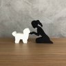 Dueto Menina e seu Lhasa Apso (pelo curto) Pequeno Vegras Preso Preto - 1