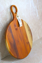Ver imagem 2 de Tábua de Servir Redonda com Cabo - Madeira de Teca 47x35x2cm