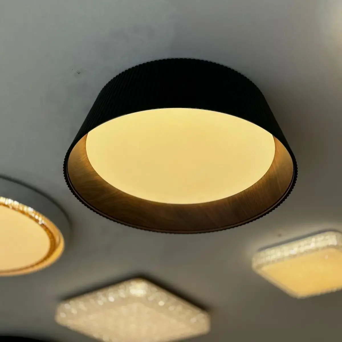 Ver imagem 2 de Pendente Plafon Led Ottawa Red 45cm 36w Preto C Imbuia Função 2 em 1