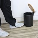 Ver imagem 7 de Lixeira de Inox Preta com Tampa de Bambu 5 Litros