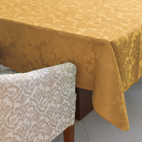 Toalha de Mesa Retangular 2,10x1,40m Jacquard Lucy Dourada