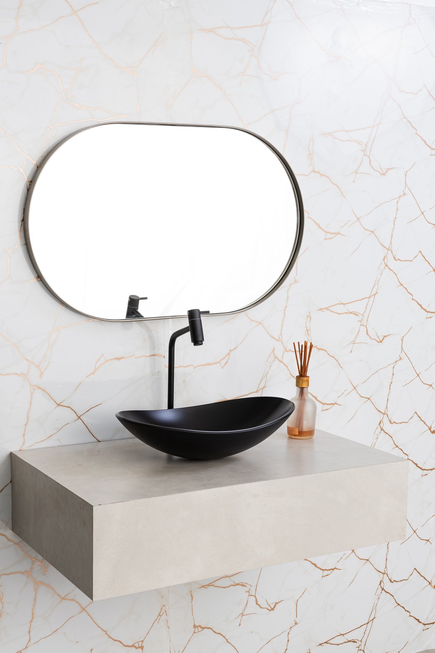 Espelho Grande Oval com Moldura em Metal Decorativo 115 X 50cm Chumbo - 4